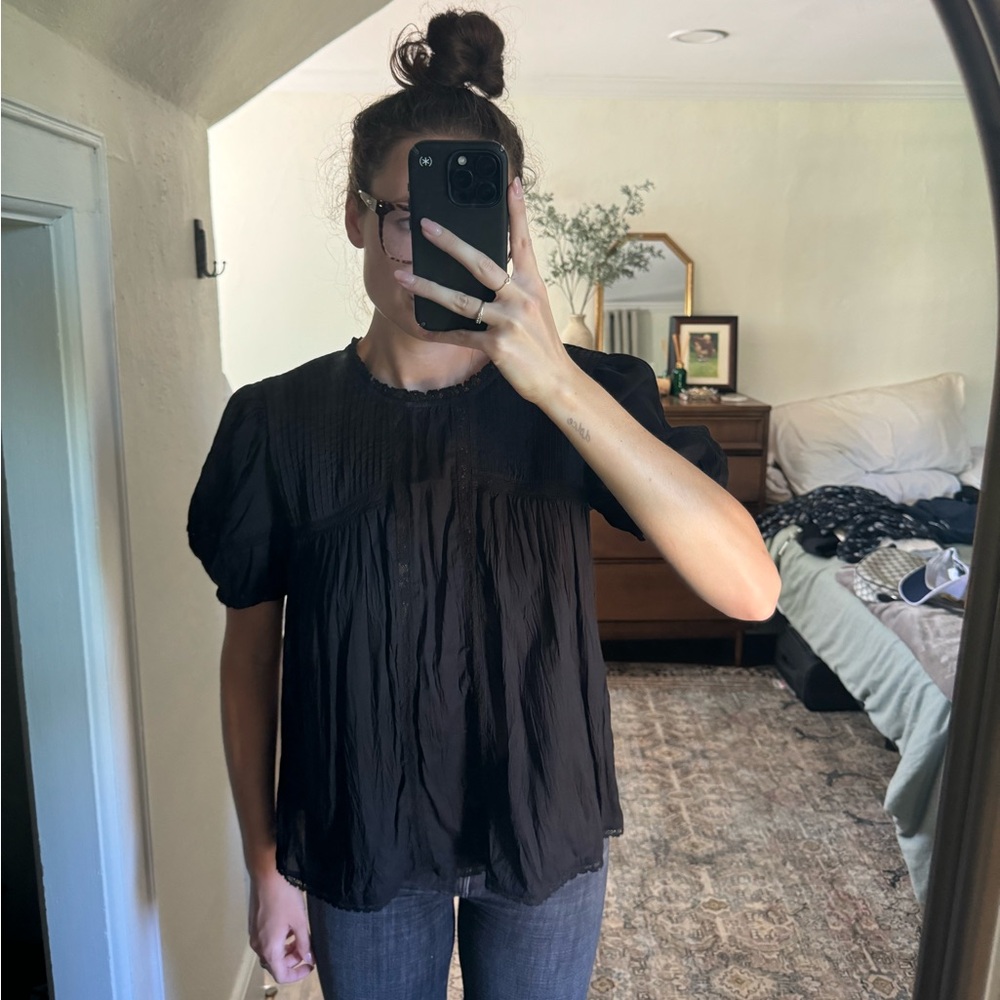 Aritzia short-sleeved black blouse